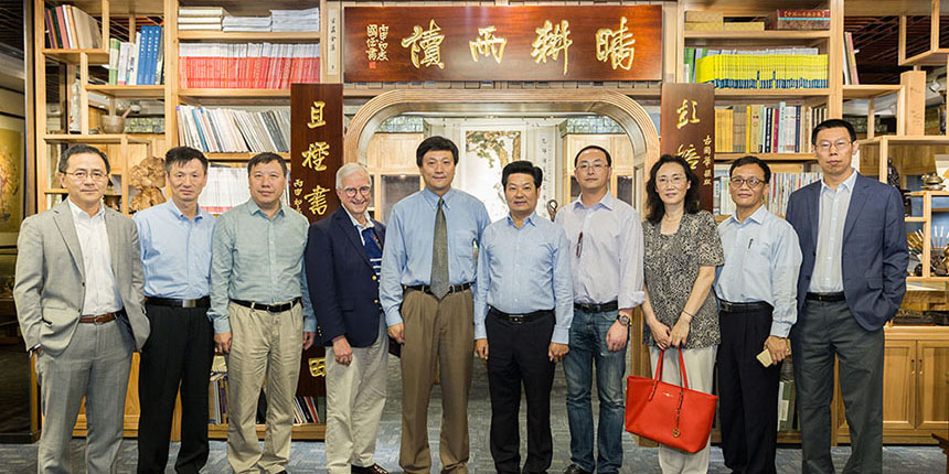 美國哈佛大學(xué)醫(yī)學(xué)院專家一行到訪寶鷹集團(tuán)