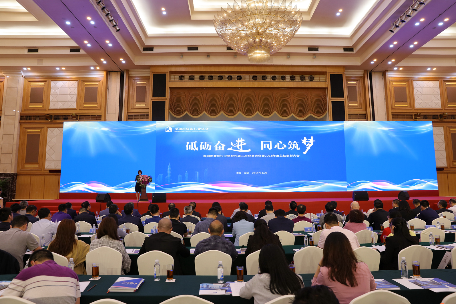 寶鷹集團匠人何友幸榮膺2018年度深圳裝飾行業(yè)“十大明星工匠”